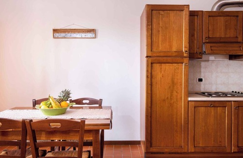 Suvereto Apartment | Holiday apartment in a residence with pool and green area