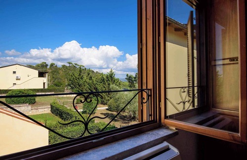 Suvereto Apartment | Holiday apartment in a residence with pool and green area