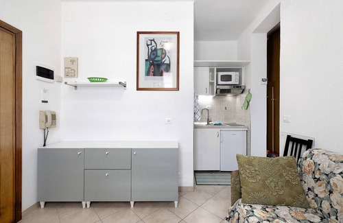 Pietra Ligure Apartment | Holiday Apartment "Numero 10" with Sea View, Balcony & Wi-Fi
