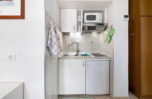 Pietra Ligure Apartment | Holiday Apartment "Numero 10" with Sea View, Balcony & Wi-Fi