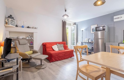 Guilvinec Apartment | Holiday Apartment "L'Eclose Ty Gwen" with Private Terrace, Shared Garden and Wi-Fi