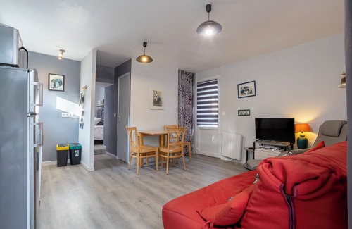 Guilvinec Apartment | Holiday Apartment "L'Eclose Ty Gwen" with Private Terrace, Shared Garden and Wi-Fi