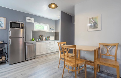 Guilvinec Apartment | Holiday Apartment "L'Eclose Ty Gwen" with Private Terrace, Shared Garden and Wi-Fi