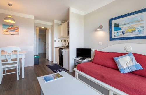 Guilvinec Apartment | Holiday Apartment "L'Eclose Cap Marine" with Sea View, Shared Heated Pool & Wi-Fi