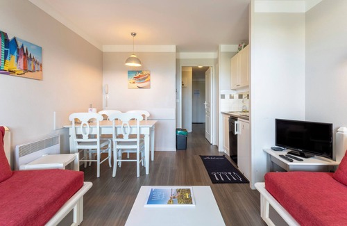 Guilvinec Apartment | Holiday Apartment "L'Eclose Cap Marine" with Sea View, Shared Heated Pool & Wi-Fi