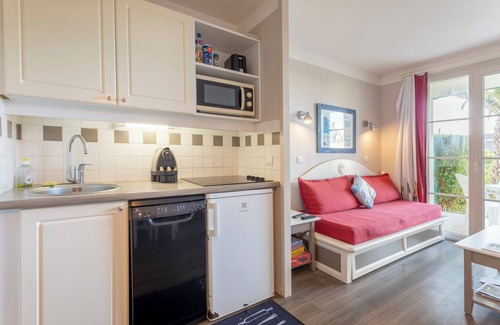 Guilvinec Apartment | Holiday Apartment "L'Eclose Cap Marine" with Sea View, Shared Heated Pool & Wi-Fi