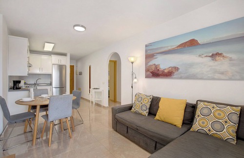 El Medano Apartment | Holiday Apartment 'La Perla F14 By Médano Rentals' with Shared Pool, Balcony and Wi-Fi