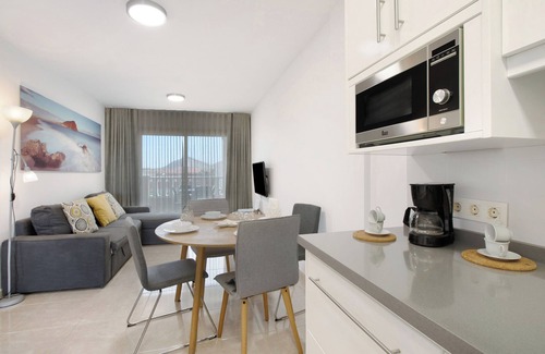 El Medano Apartment | Holiday Apartment 'La Perla F14 By Médano Rentals' with Shared Pool, Balcony and Wi-Fi