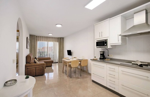 El Medano Apartment | Holiday Apartment 'La Perla D23 By Médano Rentals' with Shared Pool, Balcony and Wi-Fi