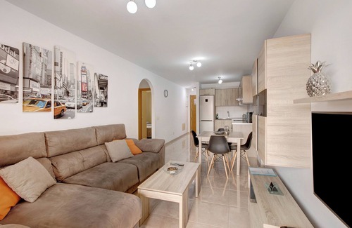 El Medano Apartment | Holiday Apartment 'La Perla D14 By Médano Rentals' with Shared Pool, Terrace and Wi-Fi