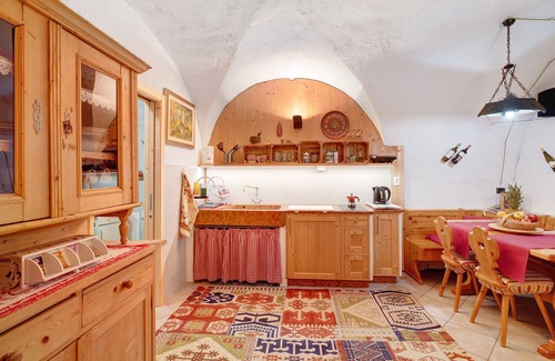 Fondo Apartment | Holiday Apartment 'La Tavernetta' with Private Garden & Mountain View