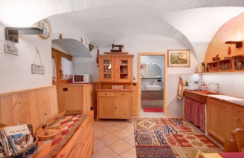Fondo Apartment | Holiday Apartment 'La Tavernetta' with Private Garden & Mountain View