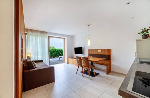 Laces Apartment | Holiday Apartment "Langstein Golden" with Mountain View, Shared Terrace & Wi-Fi