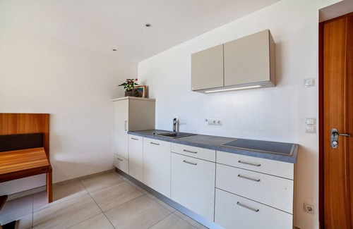 Laces Apartment | Holiday Apartment "Langstein Golden" with Mountain View, Shared Terrace & Wi-Fi
