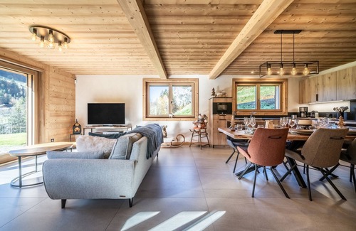 Abondance Ski Chalet | Holiday Apartment 'Le Chalet Des Praz' with Mountain View, Garden & Wi-Fi