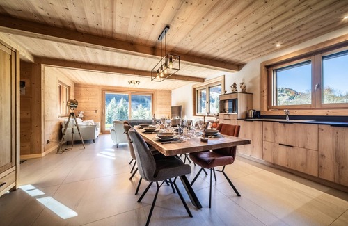 Abondance Ski Chalet | Holiday Apartment 'Le Chalet Des Praz' with Mountain View, Garden & Wi-Fi