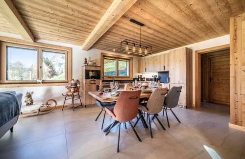 Abondance Ski Chalet | Holiday Apartment 'Le Chalet Des Praz' with Mountain View, Garden & Wi-Fi
