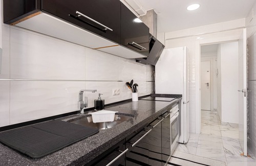 Cruz de Humilladero Apartment | Holiday Apartment "Maria Zambrano Málaga" with Wi-Fi