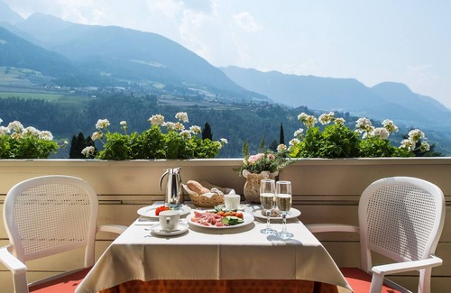 Rifiano Apartment | Holiday Apartment "Mignon 4" with Mountain View, Shared Heated Indoor Pool & Wi-Fi
