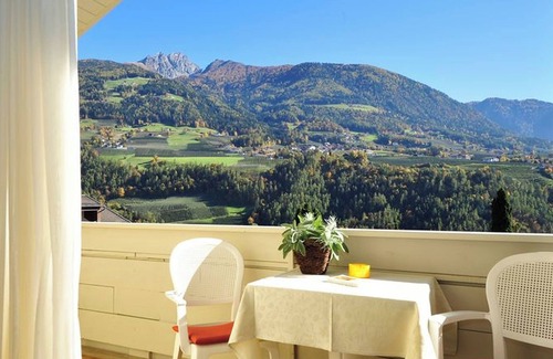 Rifiano Apartment | Holiday Apartment "Mignon 4" with Mountain View, Shared Heated Indoor Pool & Wi-Fi