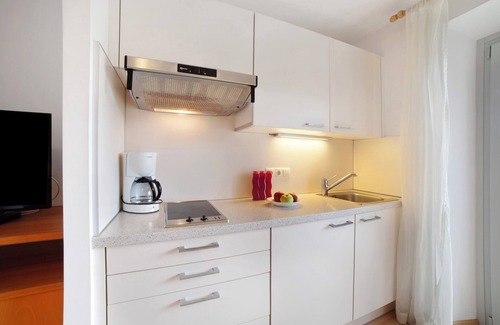 Schenna Apartment | Holiday Apartment "Mosttragerhof Appartment Large" with Mountain View, Shared Pool & Wi-Fi