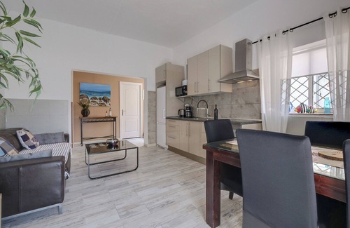 Los Abrigos Apartment | Holiday Apartment "Planta Baja" Near the Port, with Terrace and Air Conditioning