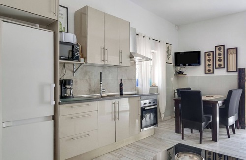 Los Abrigos Apartment | Holiday Apartment "Planta Baja" Near the Port, with Terrace and Air Conditioning