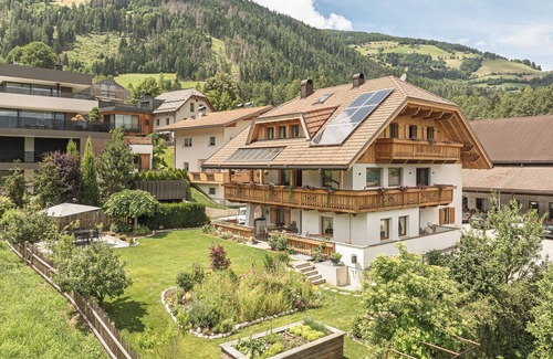 Mantana Apartment | Holiday Apartment "Promberger - Corones" with Balcony, Mountain View and Sauna