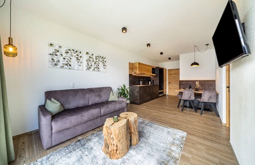 Lasa Apartment | Holiday Apartment 'Paflur Lodges Lärchenduft' with Mountain View, Garden & Wi-Fi