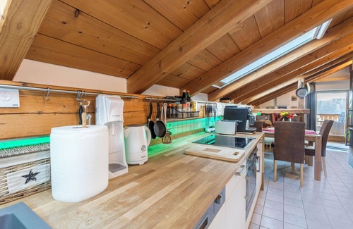 Hart Apartment | Holiday Apartment "Parzinger" close to Chiemsee with Mountain View & Balcony