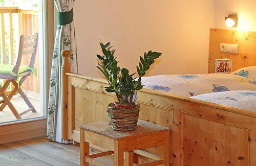 Villnoss Apartment | Holiday Apartment "Planatschhof Panorama" with Mountain View, Balconies & Wi-Fi