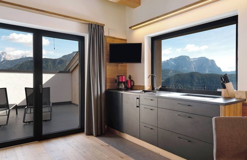 Lajen Apartment | Holiday Apartment 'Platiederhof Apt Tschöfas' with Mountain View, Terrace & Wi-Fi