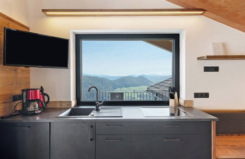 Lajen Apartment | Holiday Apartment 'Platiederhof Apt Tschöfas' with Mountain View, Terrace & Wi-Fi