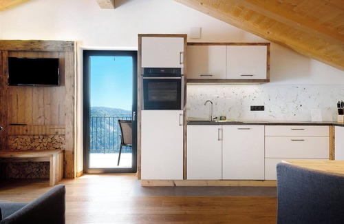 Lajen Apartment | Holiday Apartment 'Platiederhof Apt Lajen' with Mountain View, Shared Garden & Wi-Fi