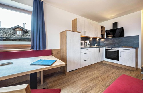 Maranza Apartment | Holiday Apartment "Residenz Condor Rosengarten" with Mountain View, Sauna, Wi-Fi & Garden