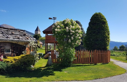 Maranza Apartment | Holiday Apartment "Residenz Condor Gitschberg" with Mountain View, Sauna & Garden