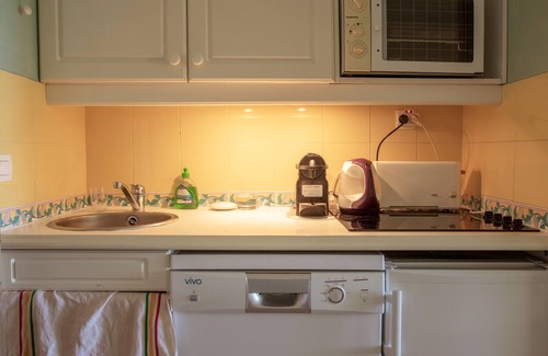 Les Restanques Apartment | Holiday Apartment "Restanques De Saint Tropez Arums" with Sea View, Shared Heated Pool & Wi-Fi