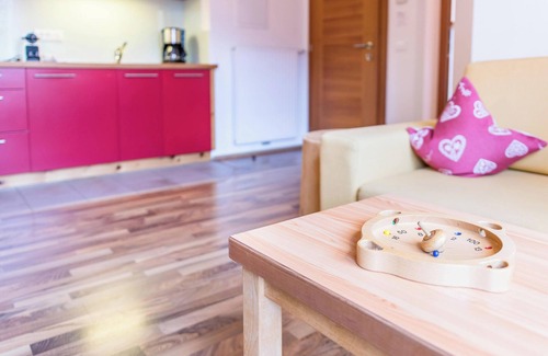 Albions Apartment | Holiday Apartment 'Riegelehof 1' with Balcony, Garden & Wi-Fi