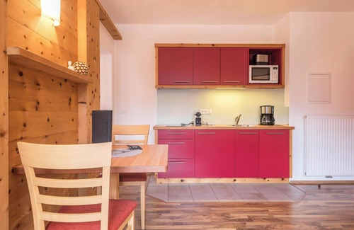 Albions Apartment | Holiday Apartment 'Riegelehof 1' with Balcony, Garden & Wi-Fi
