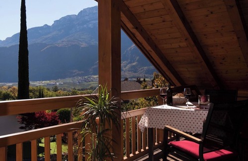 Terlano Apartment | Holiday Apartment "Rosengartnerhof Maultasch" with Mountain View, Shared Pool & Wi-Fi