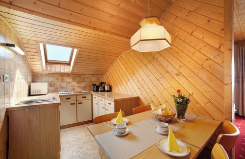 Caines Apartment | Holiday Apartment 'Sankt Corbinian 8' with Mountain View, Balcony and Shared Garden