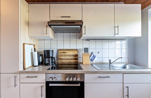 Schobull Apartment | Holiday Apartment "Schipp Landen Lisa" with Shared Garden & Wi-Fi