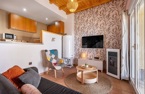 Pradollano Apartment | Holiday Apartment "Ski Lodge Duplex Suite Rosa" near Slopes with Private Terrace & Wi-Fi