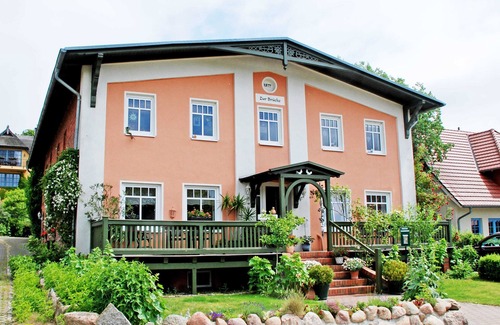 Seedorf Apartment | Holiday apartment Sweden - Apartment house to the bridge directly on the lake