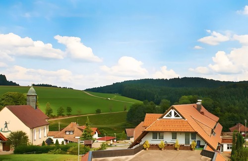 Biederbach Apartment | Holiday Apartment 'Talblick' with Balcony and Wi-Fi