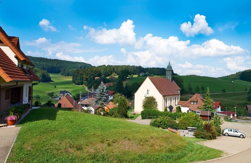 Biederbach Apartment | Holiday Apartment 'Talblick' with Balcony and Wi-Fi