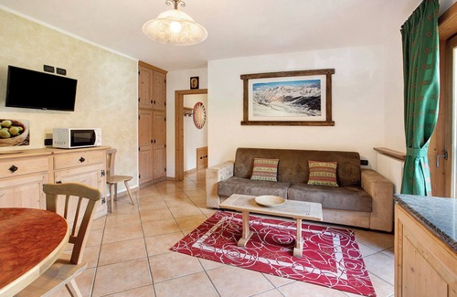 Livigno Apartment | Holiday Apartment 'Ulivo Chalet Cambra' with Mountain View & Private Balcony