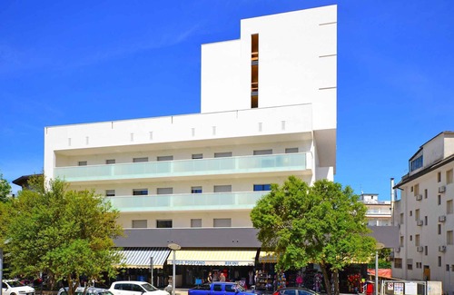 Lignano Sabbiadoro Apartment | Holiday apartment with balcony, air conditioning and internet
