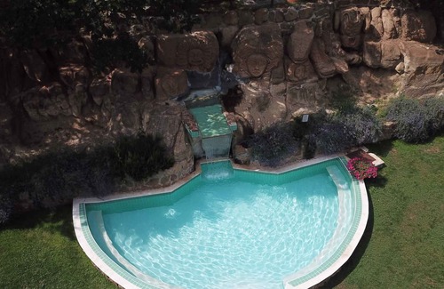 Sorano Apartment | Holiday apartment with outdoor swimming pool, children's pool and table tennis in residence
