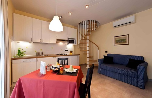 Lucca Apartment | Holiday apartment with outdoor swimming pool